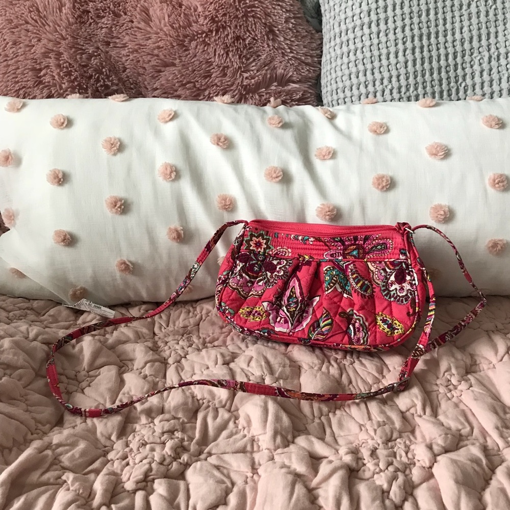 NWOT PERFECT CONDITION VERA BRADLEY PURSE